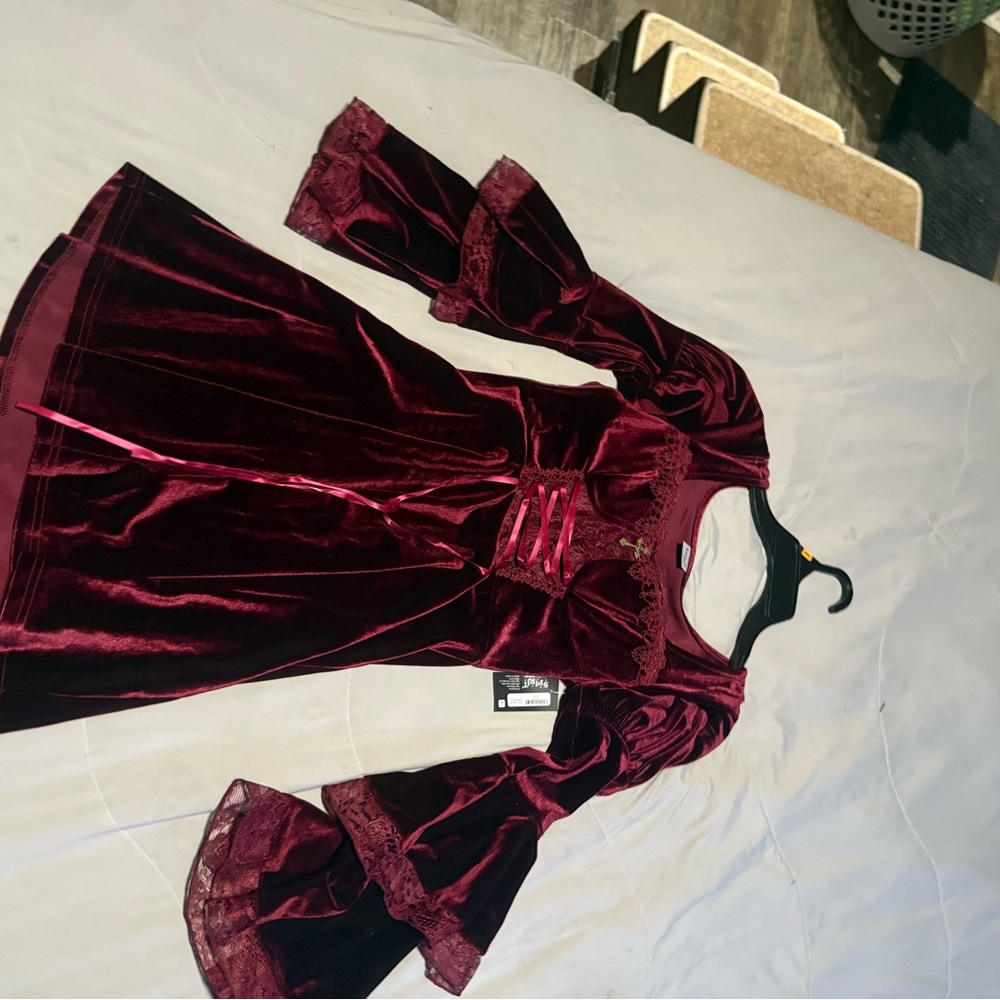Spirit Red Velvet Long Sleeve vampires Dress